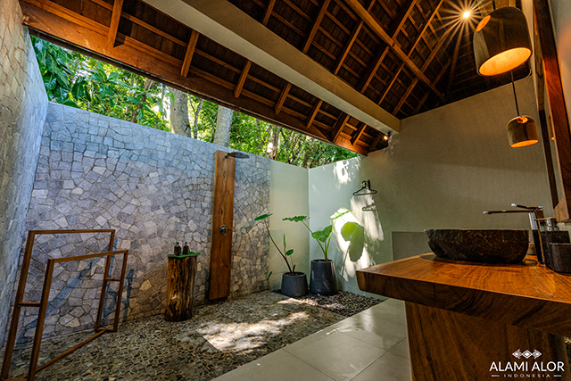 Bathroom - Bungalow - Alami Alor - Indonesia Dive Resort