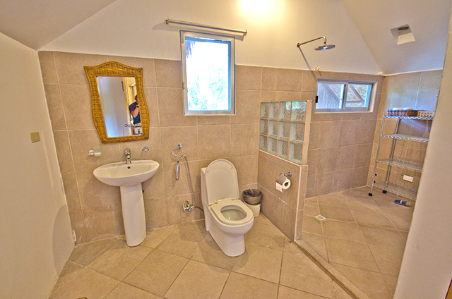 Bathroom - Villa - Mike’s Dauin Beach Resort - Philippines Dive Resort