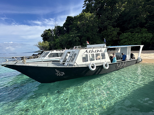 Dive boat - Murex Bangka Resort - Indonesia Dive Resort