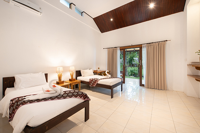 Twin beds - Deluxe Cottage - Murex Manado Resort - Indonesia Dive Resort