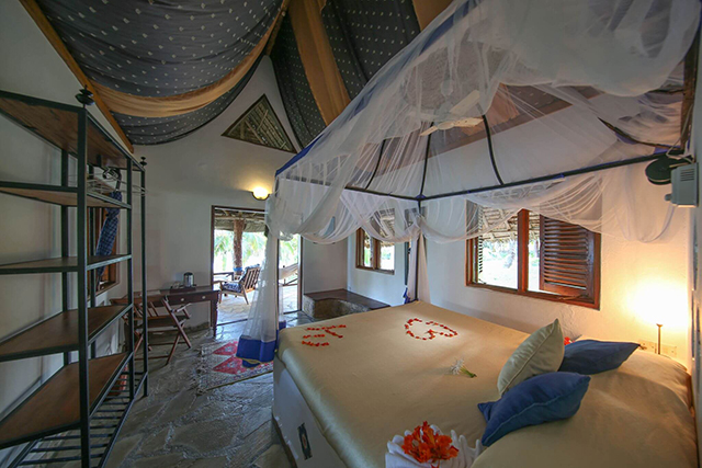 Bedroom - Britain Seafront Room - Kinasi Lodge - Mafia Island Dive Resorts - Dive Discovery Tanzania