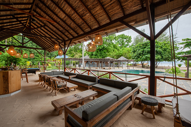 Bar & Lounge - Metita Beach and Dive Resort - Indonesia Dive Resort